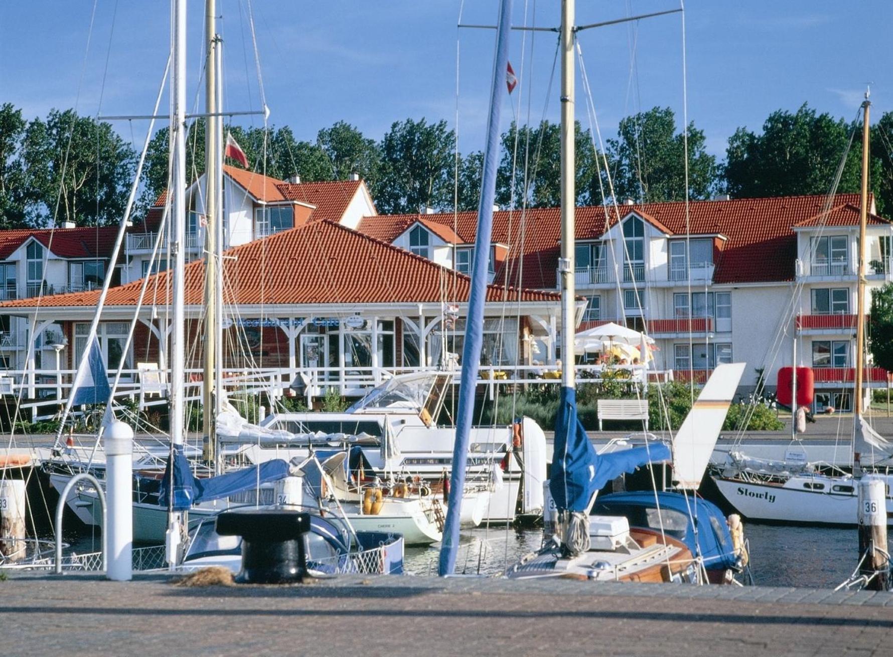E 222, Alte Werft 24 *